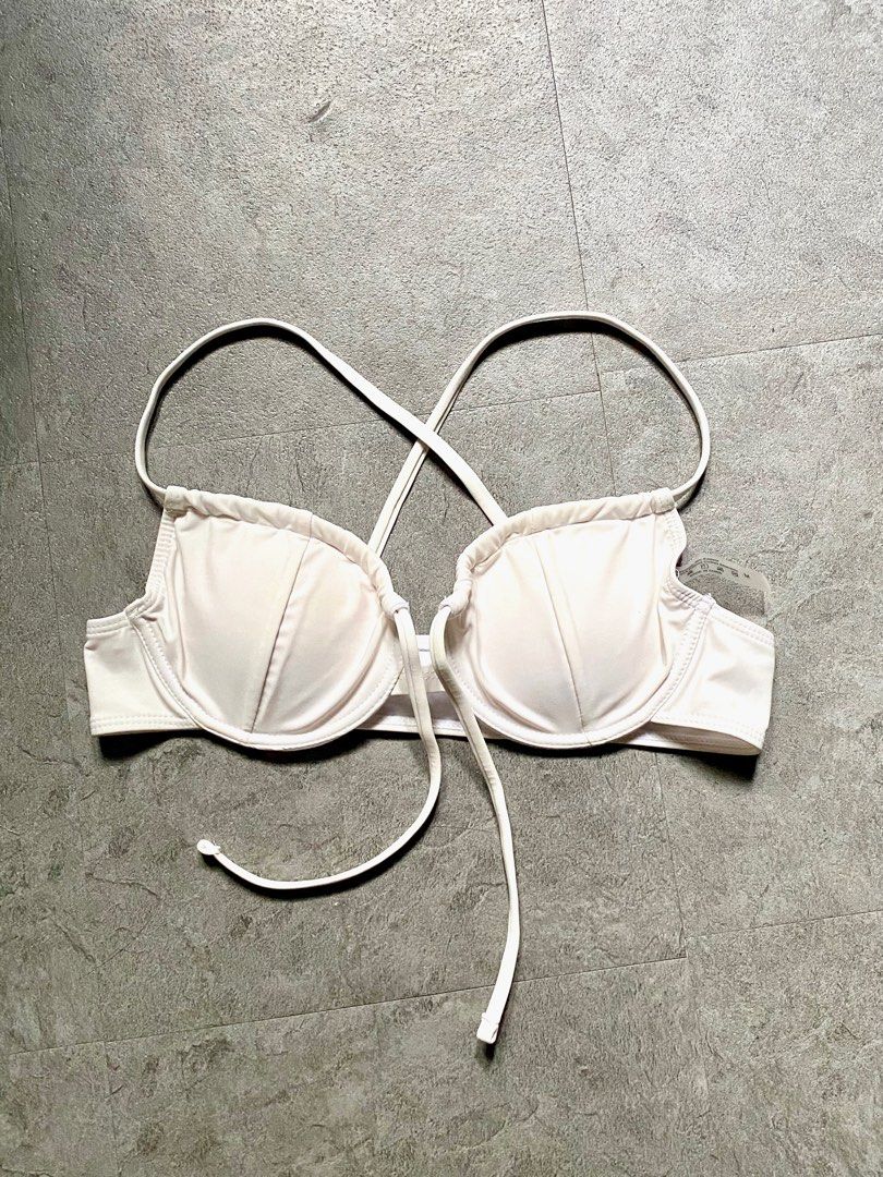 Shein Bikini Top (Category: Bikinis & Swimsuits) located in Bulacan. Submitted by iluvmatchaaa (Listing ID 1438029431, Image 2). Description: ⤷ shein bikini top — ₱150 — size medium — padded — pre-loved — used once or twice mop: gcash mod: j&t express loc: bulacan.