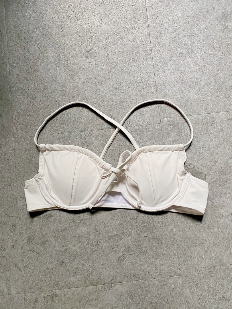 Shein Bikini Top (Category: Bikinis & Swimsuits) located in Bulacan. Submitted by iluvmatchaaa (Listing ID 1438029431, Image 1). Description: ⤷ shein bikini top — ₱150 — size medium — padded — pre-loved — used once or twice mop: gcash mod: j&t express loc: bulacan.