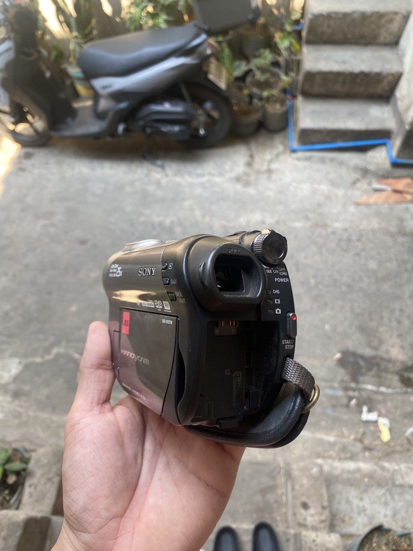 SONY DCR-DVD708 (UNTESTED) (Category: Cameras) located in Pasay City. Submitted by shotbypoodeng (Listing ID 1437952340, Image 2). Description: .