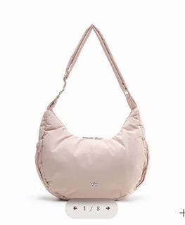 (Category: ) located in . Submitted by everythingbrandedpreloved_ (Listing ID 1438076119, Image 1). Description: .