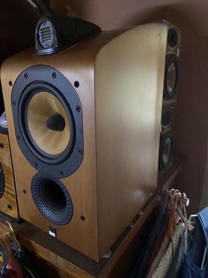 Speakers to clear - please offer is keen