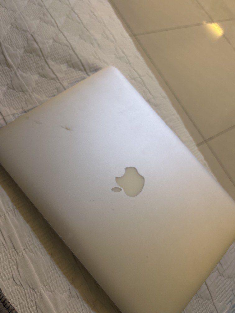 Spoiled Macbook454594402735237120