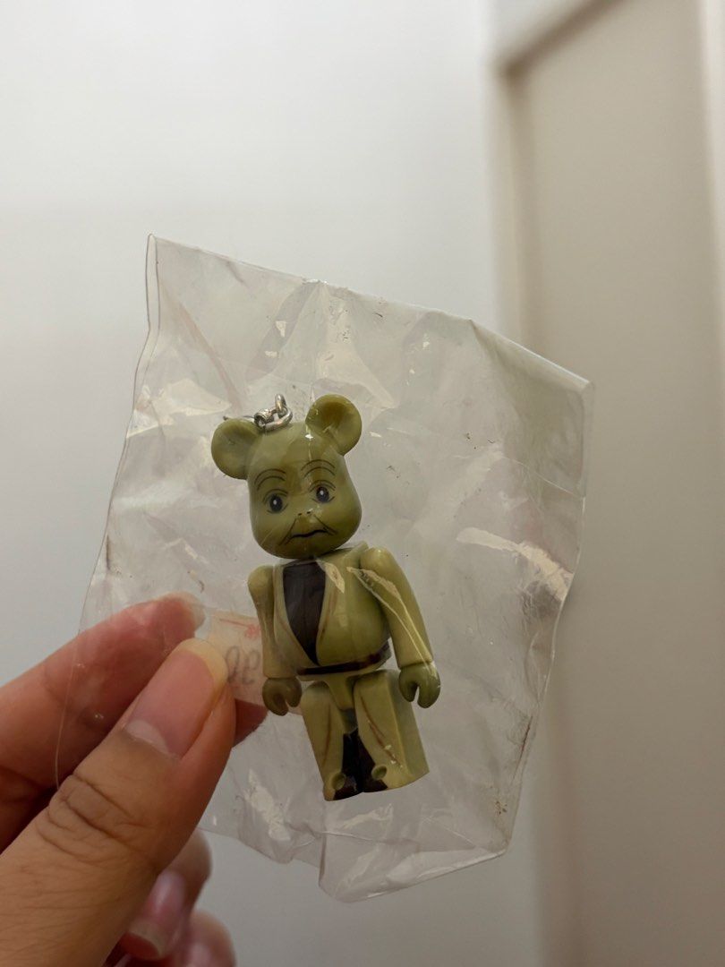 Star Wars Yoda Bearbrick Keychain (Category: Character Goods) located in San Juan City. Submitted by keysushii (Listing ID 1438107147, Image 1). Description: .