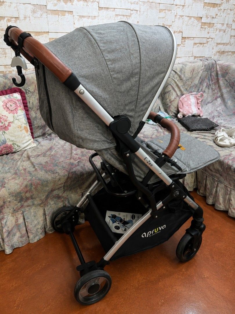 Stroller (Category: Strollers) located in Manila. Submitted by mvleeton (Listing ID 1438100135, Image 3). Description: ✨ Apruva E-Zee Portable Stroller – Preloved but Well Loved! ✨ Looking for a stylish, lightweight, and comfy stroller for your little one? 👶🩶 This Apruva E-Zee Stroller is perfect for daily walks, mall trips, travel, and naps on the go! 🛒 Features: ✔️ Full reclining seat ✔️ Adjustable footrest ✔️ Extendable canopy for sun prote