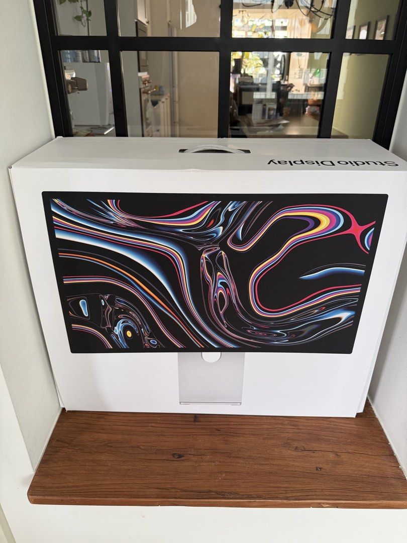studio display box454891960964239360