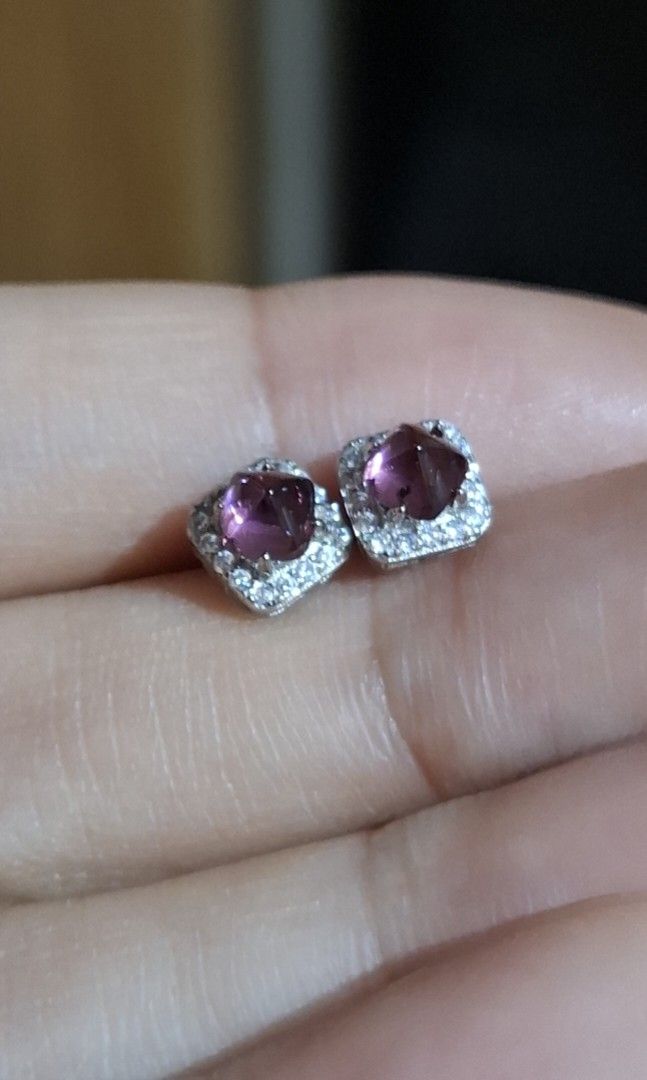 Sugarloaf Cut Natural Garnet Earrings (Category: Earrings) located in Baguio. Submitted by marinel.caranto (Listing ID 1438077223, Image 2). Description: s925 natural garnet 1000.00 only.