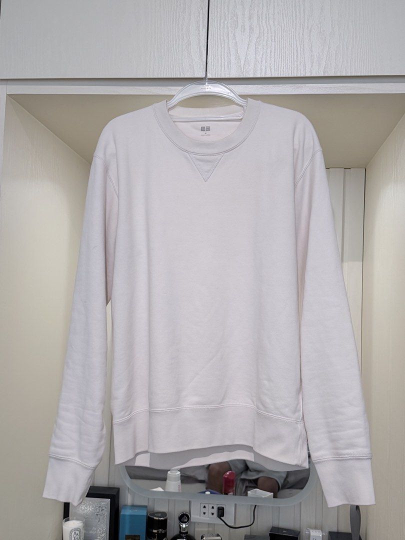 Uniqlo Crew Neck Sweatshirt Mens - Medium (Category: Coats, Jackets and Outerwear) located in Taguig. Submitted by mateomilo1209 (Listing ID 1437954579, Image 1). Description: - Uniqlo crew neck sweatshirt - Size Medium (20x25.5) - Color: Off White - Ribbed neckline, cuffs, and hem - Design Simple and classic - Casual wear -Needs ironing Taguig loc.