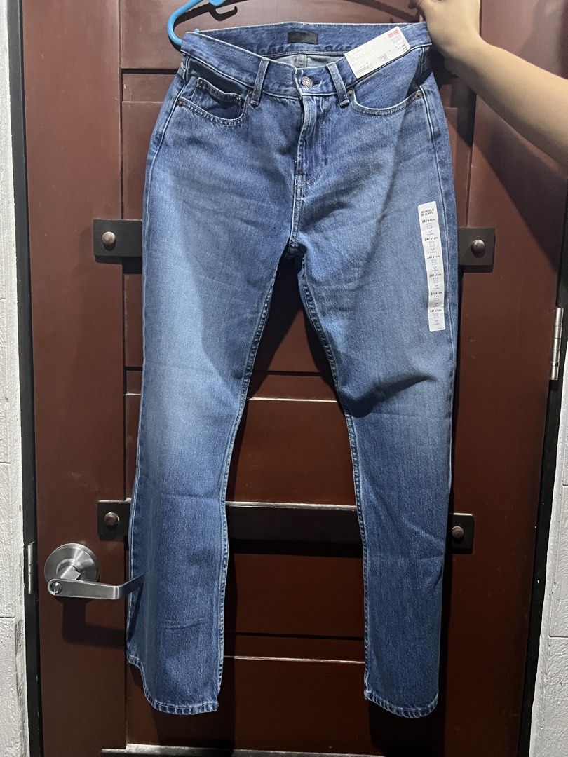Uniqlo Jeans (Category: Jeans) located in Makati City. Submitted by robitusssinpapi (Listing ID 1438093694, Image 1). Description: Uniqlo size 24 61cm Brand new condition Wrong size.