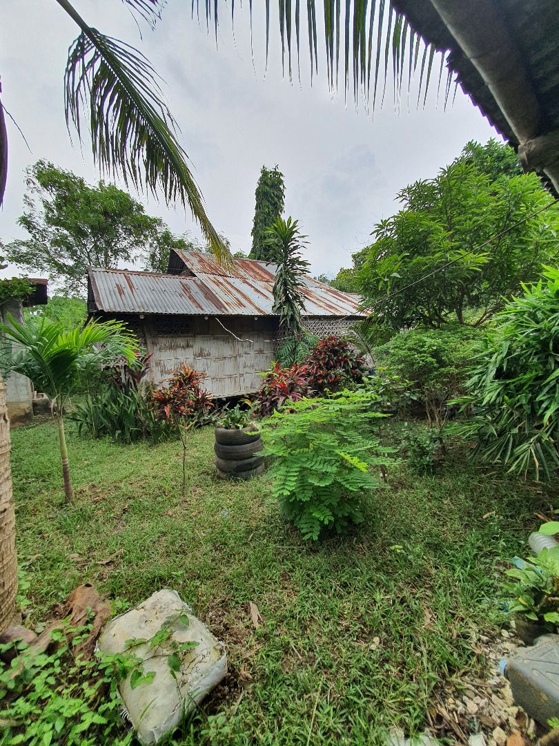 Vacant Lot for sale (Category: Lot) located in Oton. Submitted by jul102817 (Listing ID 1437973927, Image 1). Description: Direct owner Lot area 800 sqm Residential 4,000/sq meter Ideal for retirement haven due to its good location to nearby mall,Hospitals and International Airport..