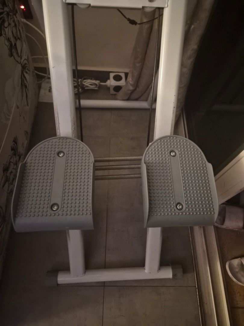 Vertical Stepper Exercise Machine (Category: Cardio & Fitness Machines) located in Singapore. Submitted by kathyleongty (Listing ID 1438050037, Image 2). Description: 125cm H x 79cm W x 45cm L .