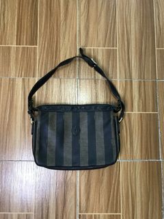 (Category: ) located in . Submitted by black-market00 (Listing ID 1438099567, Image 1). Description: .