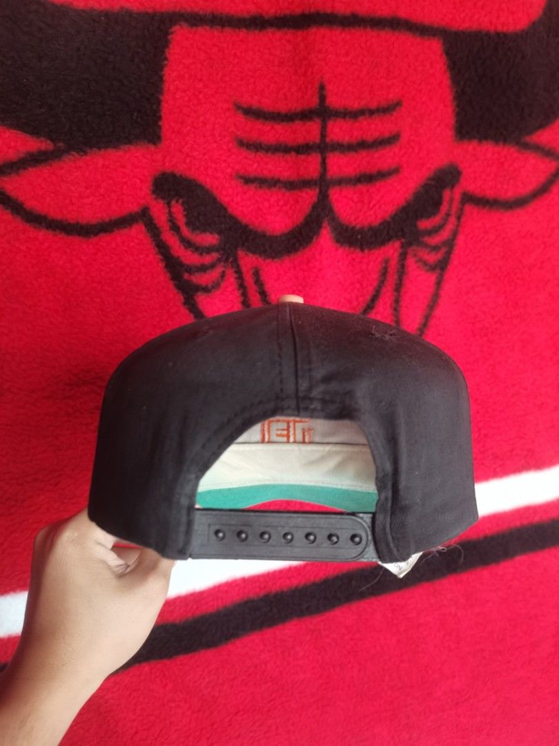 Vintage San Francisco Giants Hat (Category: Caps & Hats) located in La Trinidad. Submitted by randoruthrifts (Listing ID 1438015284, Image 3). Description: 100% Cotton 9.5/10 color rate Adult Size Malalim Fittings Issue : madumi sband at may sulat na 15 sa under brim.
