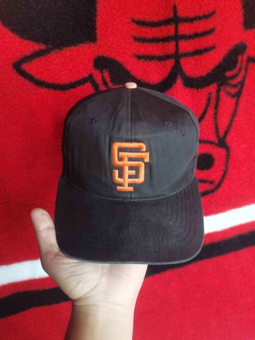 Vintage San Francisco Giants Hat (Category: Caps & Hats) located in La Trinidad. Submitted by randoruthrifts (Listing ID 1438015284, Image 1). Description: 100% Cotton 9.5/10 color rate Adult Size Malalim Fittings Issue : madumi sband at may sulat na 15 sa under brim.