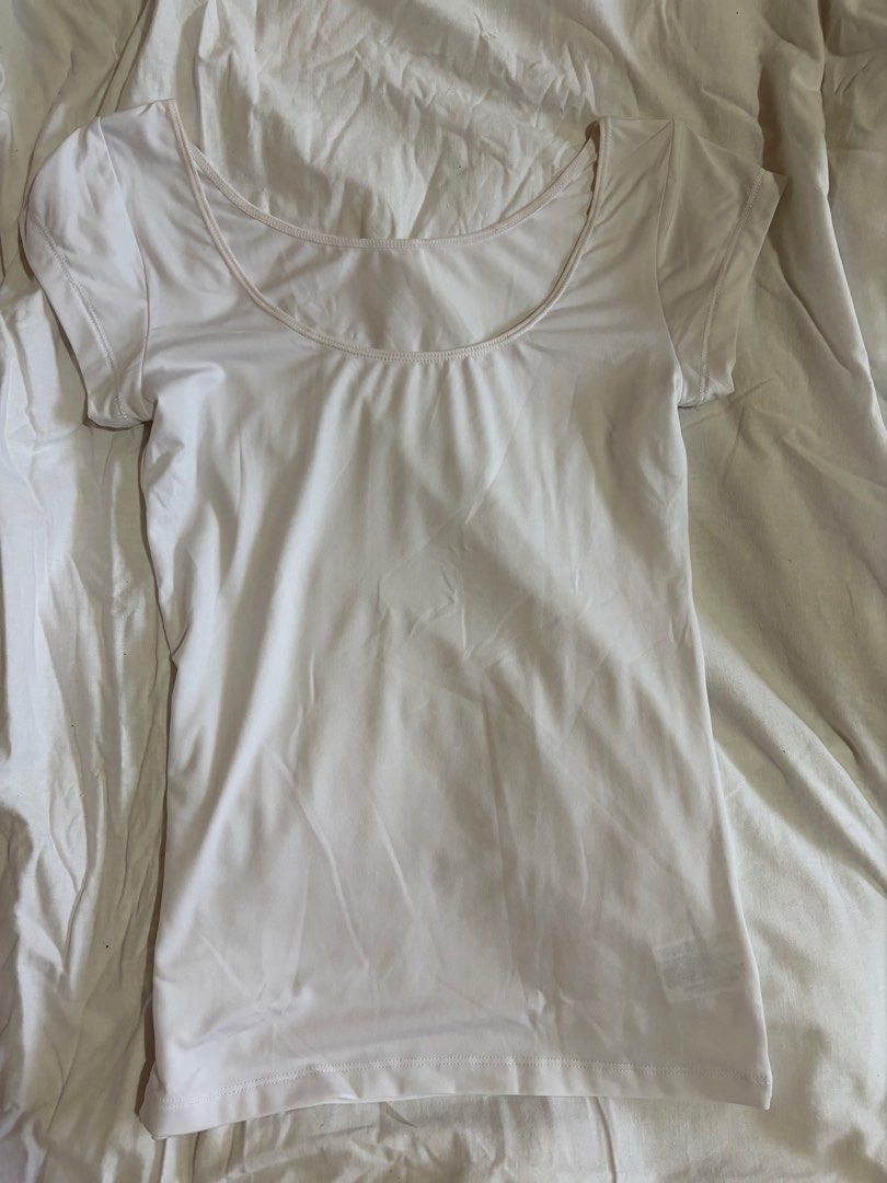 White Scoop Neck Top (Category: Blouses) located in Manila. Submitted by andreacap (Listing ID 1437967345, Image 1). Description: - White scoop neck top - Short sleeves - Fitted silhouette - Smooth, likely synthetic fabric - Solid white color - Perfect for casual wear 🎀 currently decluttering/selling pre-loved clothes, check my page for more details! 🎀 please manage expectations, you may send me a dm for more photos 🎀 my tops and bottoms fits 