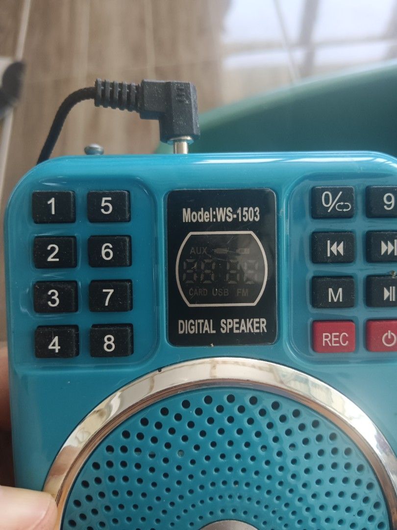 WS-1503 Digital Speaker (Category: Soundbars, Speakers & Amplifiers) located in Yan. Submitted by marianiz (Listing ID 1437981663, Image 2). Description: Jual seadanya. microfoh tak pasti ok je tak? DC tak ada. Portable digital speaker - Built-in display and numeric keypad - Recording function - Includes shoulder strap - Blue casing with silver speaker grill - USB port and charging port - Model: WS-1503.
