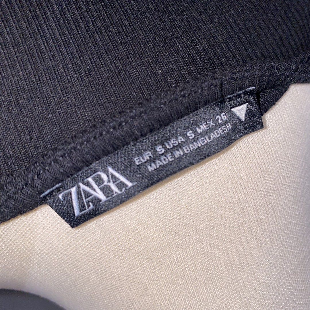zara black square neck longsleeve top (Category: Longsleeves) located in Muntinlupa City. Submitted by declutterwithkk (Listing ID 1438062979, Image 3). Description: - zara black long-sleeved top - square neckline - fitted style, ribbed texture.