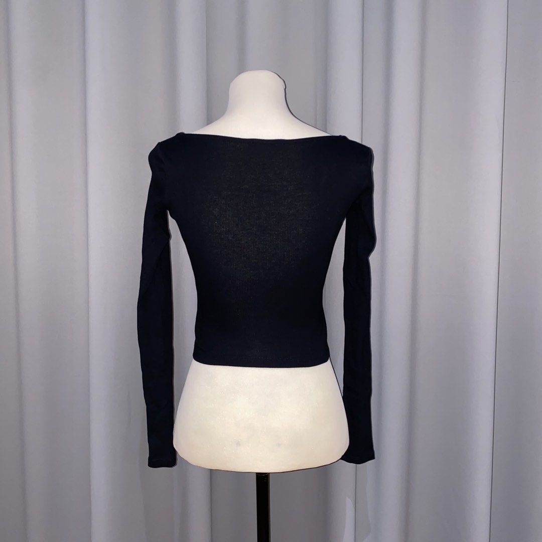 zara black square neck longsleeve top (Category: Longsleeves) located in Muntinlupa City. Submitted by declutterwithkk (Listing ID 1438062979, Image 2). Description: - zara black long-sleeved top - square neckline - fitted style, ribbed texture.