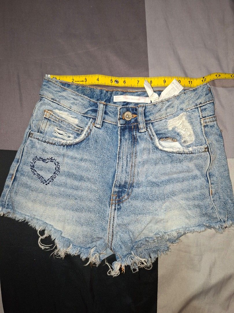Zara Denim Shorts (Category: Shorts) located in Valenzuela. Submitted by thriftlets (Listing ID 1437951695, Image 1). Description: - Zara light blue denim shorts - Button closure size 24 need wash.