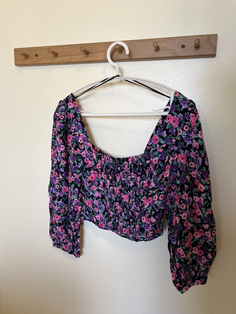 Zara Floral Crop Top (Category: Blouses) located in Quezon City. Submitted by printhessa (Listing ID 1438026824, Image 3). Description: Like new Used once only.