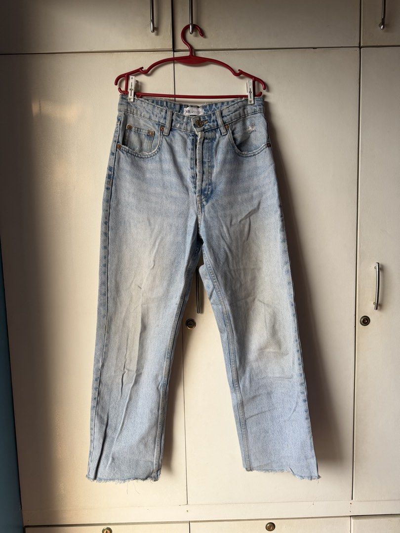 Zara Light Wash Straight Jeans (Category: Jeans) located in Taytay. Submitted by stph_declutters (Listing ID 1438069719, Image 1). Description: - Zara light wash straight-leg jeans - Button fly - Classic five-pocket design - Raw hem - Two back pockets and brand patch - Versatile for everyday wear Size (LxW): 37"x28" MOP: 🧾Gcash / Maya / Maribank / Bank Transfer MOD: 🚚LalaMove / Ggx / Grab 📍Taytay, Rizal 📍Manila .