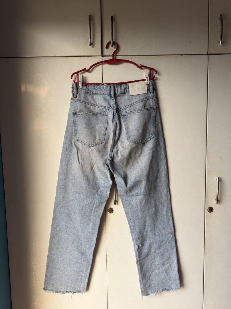 Zara Light Wash Straight Jeans (Category: Jeans) located in Taytay. Submitted by stph_declutters (Listing ID 1438069719, Image 2). Description: - Zara light wash straight-leg jeans - Button fly - Classic five-pocket design - Raw hem - Two back pockets and brand patch - Versatile for everyday wear Size (LxW): 37"x28" MOP: 🧾Gcash / Maya / Maribank / Bank Transfer MOD: 🚚LalaMove / Ggx / Grab 📍Taytay, Rizal 📍Manila .