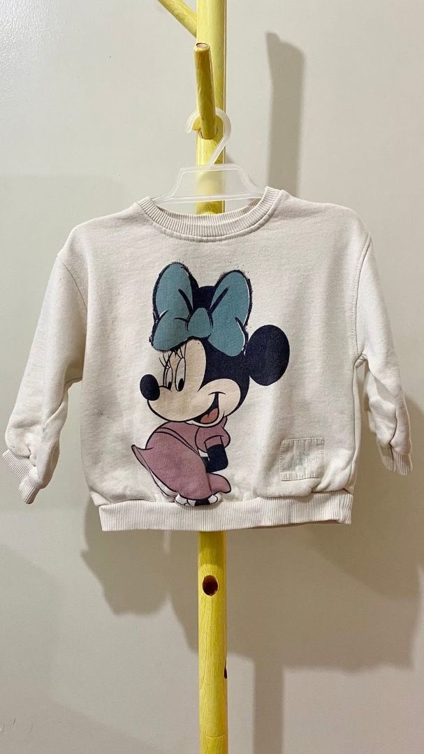 Zara x Disney Kids Minnie Mouse Sweatshirt (Category: Babies & Kids Fashion) located in Quezon City. Submitted by warmrabbit_414908 (Listing ID 1438004775, Image 1). Description: - 3T on tag - Zara Kids Minnie Mouse sweatshirt - Features Minnie Mouse graphic on the front - Back design: "MINNIE MOUSE" with a heart and "YOU CAN BE WHATEVER YOU IMAGINE" quote - Crew neck and long sleeves - Includes a small front pocket - Perfect for young Disney ent