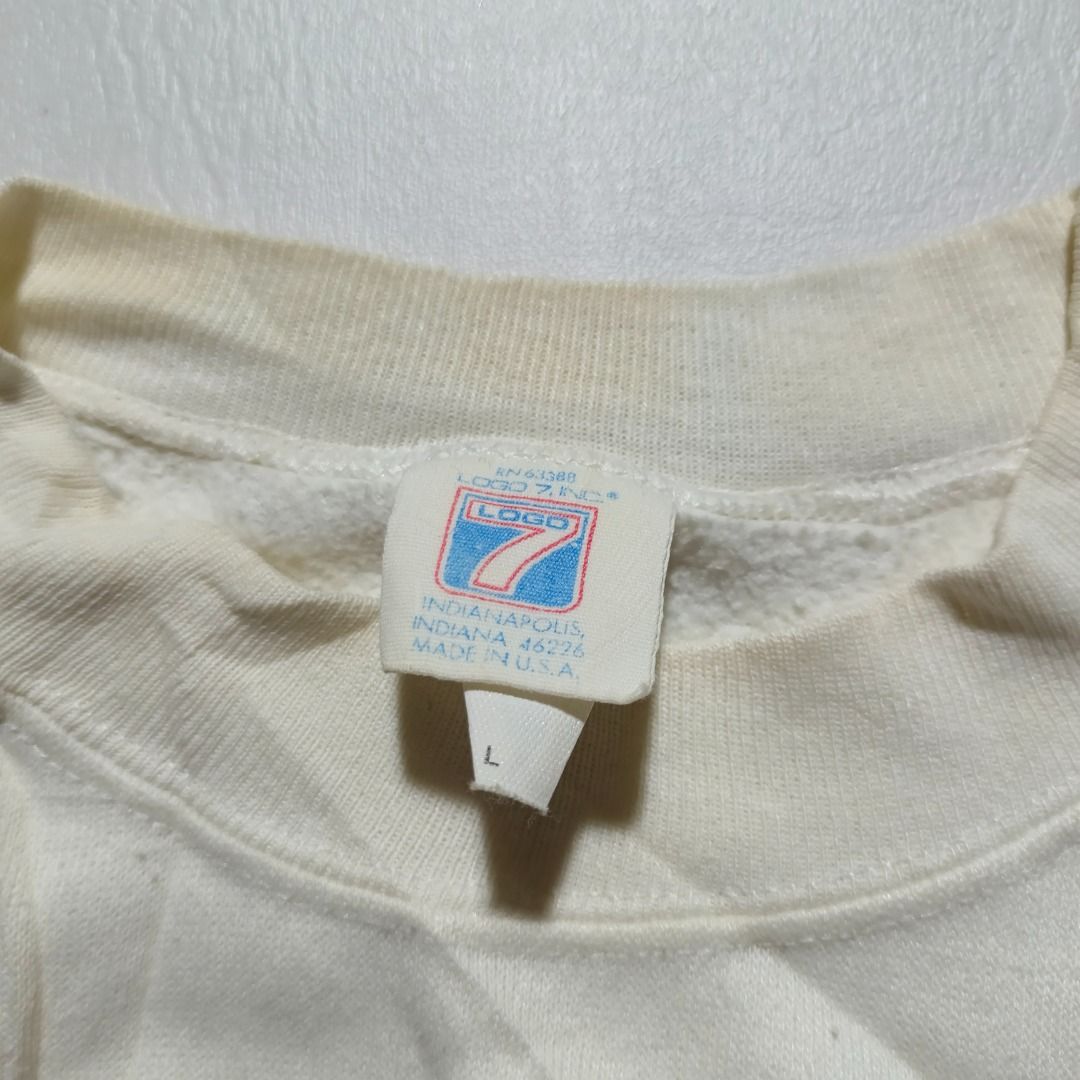 Vintage Dodgers Sweater Dated 1988 (Category: Activewear) located in Baguio. Submitted by freshmarket_2600 (Listing ID 1438124428, Image 3). Description: Brand: Vintage Logo 7 Dodgers World Series Dated 1988 Tags: Complete Size: S mens Dimension: L25.5W20.5 Condition: Excellent Color rate: 10/10 Color: White Issue/s: None.