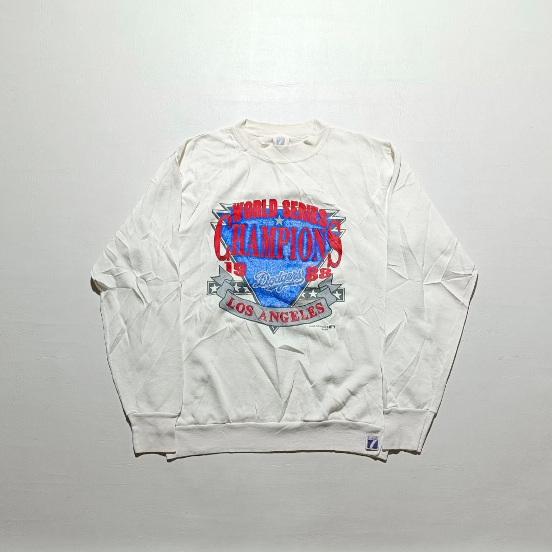 Vintage Dodgers Sweater Dated 1988 (Category: Activewear) located in Baguio. Submitted by freshmarket_2600 (Listing ID 1438124428, Image 1). Description: Brand: Vintage Logo 7 Dodgers World Series Dated 1988 Tags: Complete Size: S mens Dimension: L25.5W20.5 Condition: Excellent Color rate: 10/10 Color: White Issue/s: None.