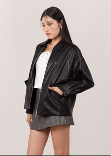 (Category: ) located in . Submitted by ccclearmywardrobe (Listing ID 1438279565, Image 1). Description: .