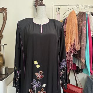 (Category: ) located in . Submitted by lovednwardrobe (Listing ID 1438197437, Image 1). Description: .