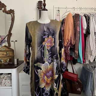 (Category: ) located in . Submitted by lovednwardrobe (Listing ID 1438198600, Image 1). Description: .