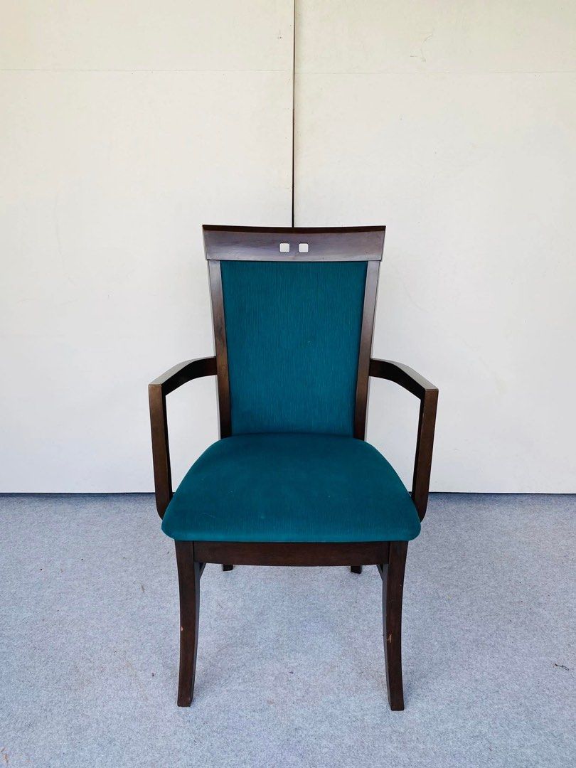 Accent Chair (Category: Chairs) located in Manila. Submitted by elliefurnies31 (Listing ID 1438251172, Image 1). Description: "JAPAN SURPLUS" 1PC ACCENT CHAIR SIZE: 21L" x 17W" x 18Sh" x 35.5H" inches (AS-IS ITEM) IN GOOD CONDITION.