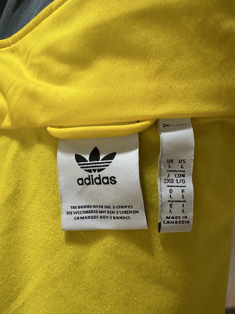 由 lebron_my_son (刊登 ID 1438163391，圖片 3) 提交，位於 台北市 (Taipei) 的 Adidas Originals 運動外套 (類別：外套、夾克、大衣)，說明：左袖子上有些微起毛球 袖口有一點點污漬 其餘無明顯瑕疵 拉鏈沒掉漆。