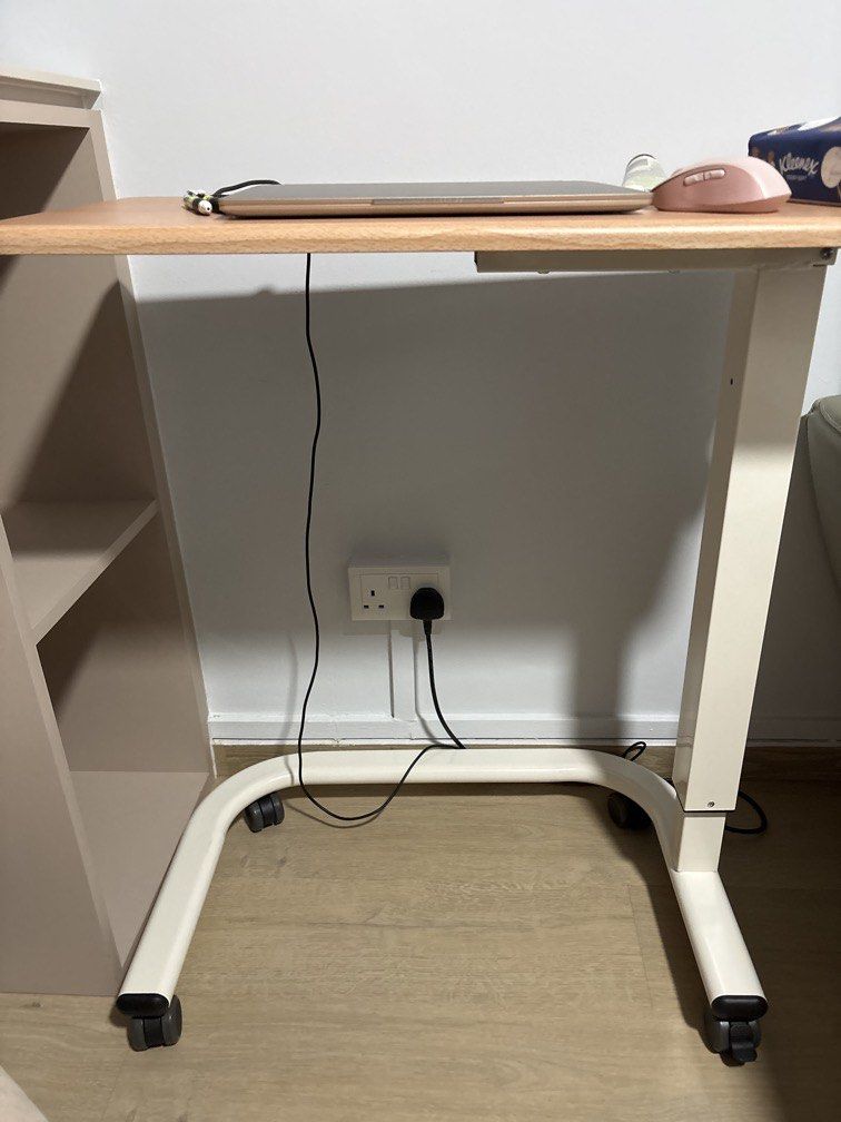 Adjustable table455812849694167040