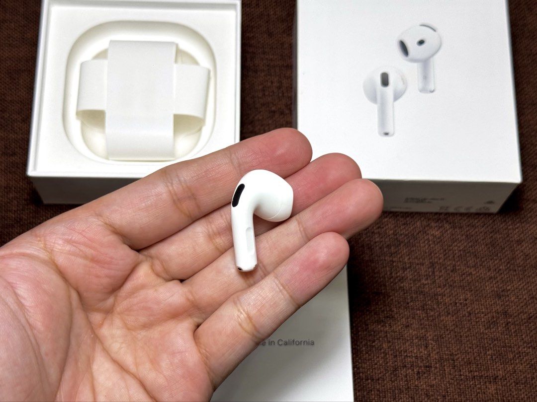 Airpods GEN 4 RIGHT POD WITHOUT ANC (Category: Earphones) located in Manila. Submitted by prelovedbyporttt (Listing ID 1438204502, Image 2). Description: Airpods GEN 4 RIGHT POD WITHOUT ANC 🔗PERSONAL WARRANTY: 1 MONTH (Valid as long as the item hasn’t been dropped or exposed to water) • 100% No hidden defects • 100% Battery health is in great condition • 100% Fully functional • 100% Original item (feel free to check my transaction post on my pag