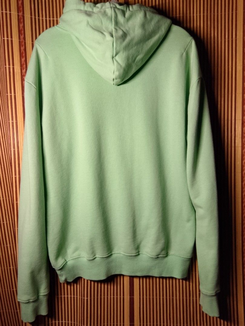 Ami Paris 3 Cour Beard Hoodie (Category: Luxury Apparel) located in Angeles City. Submitted by hauled_up (Listing ID 1438287265, Image 2). Description: Width" 23.5 Length" 26 Like new. Color Rate: 9.5/10 Flawless. 🏷️2,399 plus sf only. 🚚💵Gcash x Jnt. 📍Pampanga. Dm.📩📩📩.