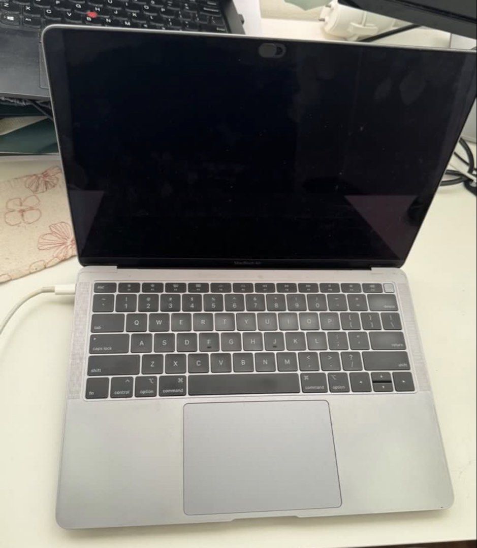 Apple MacBook Air - Silver456087679387586560