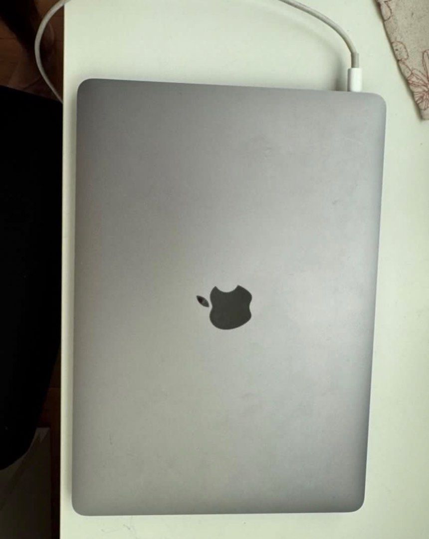 Apple MacBook Air - Silver456087679387586562