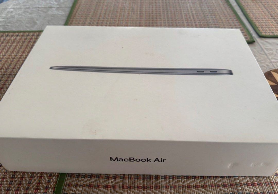 Apple MacBook Air - Silver456087679387586561