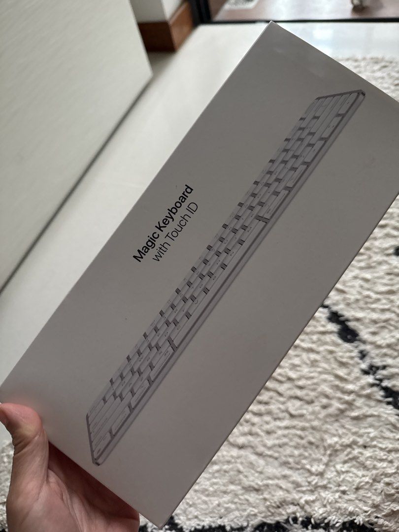 Apple Magic Keyboard with Touch ID - White455557440771215360