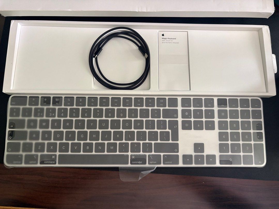 Apple Magic Keyboard with Touch ID and Numeric Keypad - Black455668288654551040