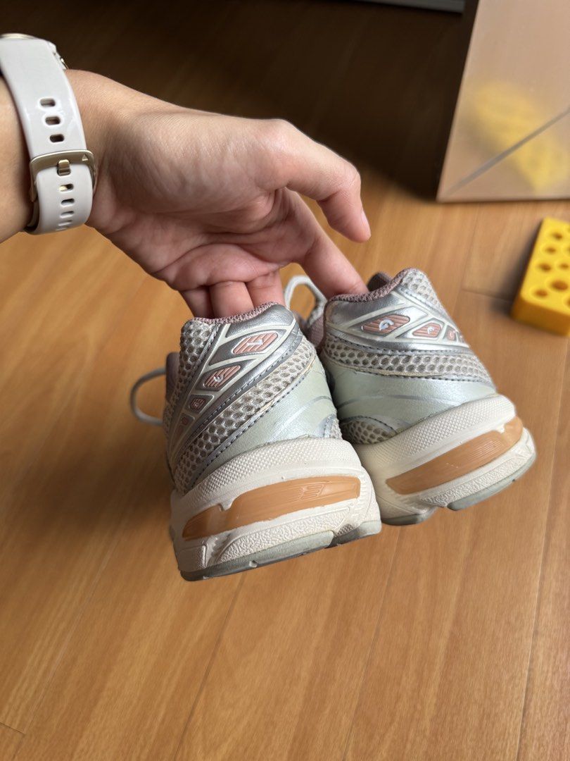 Asics Gel 1130 Cream/Light Sage (Category: Sneakers) located in Makati City. Submitted by hiatuskamote (Listing ID 1438194639, Image 3). Description: letting go of my super loved trusty asics gel 1130 :’) honestly could wear this until they completely give out but need to make room for my growing shoe wardrobe.
