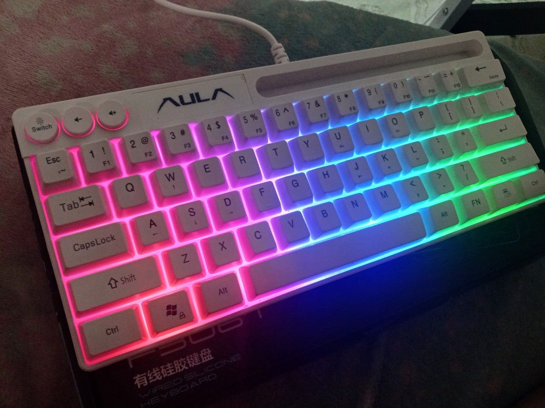 Aula Gaming Keyboard (Category: Controllers) located in Manila. Submitted by co.kirara (Listing ID 1438177261, Image 1). Description: can send vid that's working, can do same day delivery.