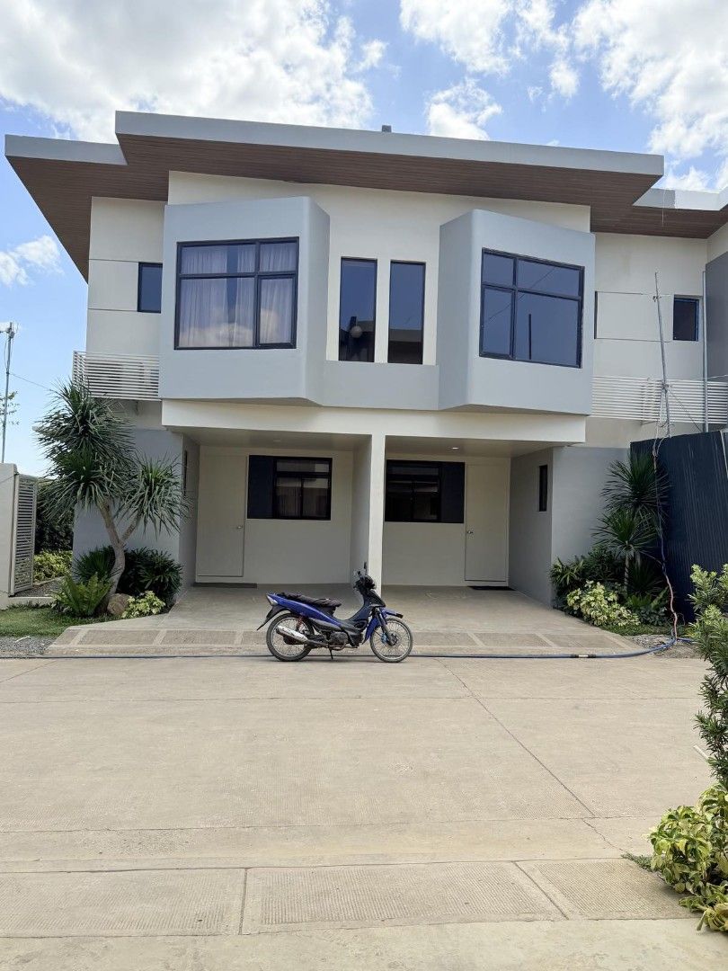AURELLA RIDGE BINANGONAN (Category: House & Lot) located in Manila. Submitted by annavailab20487 (Listing ID 1438186541, Image 1). Description: Elevate your lifestyle at AURELIA RIDGE — an exclusive overlooking community in Binangonan, Rizal. Wake up to breathtaking mountain views, fresh air, and the comfort of modern premium living — perfectly designed for families seeking peace, privacy, and accessibility. 🍃 Choose from beautifully crafted: ✔ 