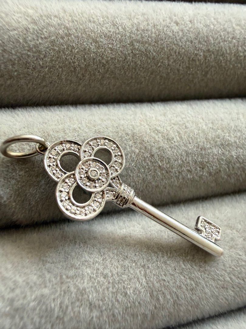 Auth Tiffany and Co. Key Pendant (Category: Body Jewelry) located in Makati City. Submitted by aurummaison (Listing ID 1438188017, Image 3). Description: Retail price is P189,000 Very cute Selling low .