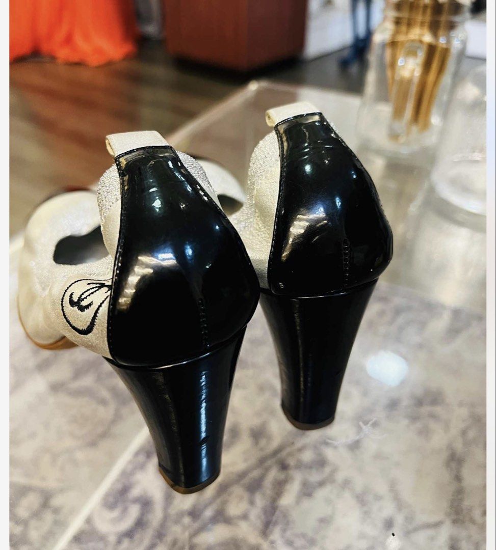 Authentic Chanel Silver/Black Patent Leather Cap Toe Pumps (Category: Sneakers & Footwear) located in Quezon City. Submitted by noblecloud.80f334 (Listing ID 1438210617, Image 3). Description: Please refer to the last photo for a full description and condition details..