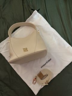 (Category: ) located in . Submitted by itsrarapreloved (Listing ID 1438168584, Image 1). Description: .