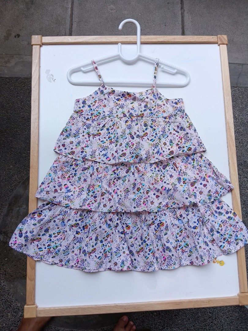 Baby Gap Floral Dress - 2 Years (Category: Babies & Kids Fashion) located in Kalibo. Submitted by kerstinmmmm (Listing ID 1438125492, Image 1). Description: - Baby Gap dress - Size: 2 years - Floral print - Halter neck - Ruffled skirt - Lightweight fabric - Ideal for summer and special occasions.