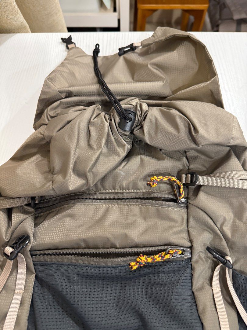 Backpack (Category: Backpacks) located in Singapore. Submitted by finezze (Listing ID 1438120630, Image 3). Description: Used once only. This bag is roomy but I need an even bigger one. .