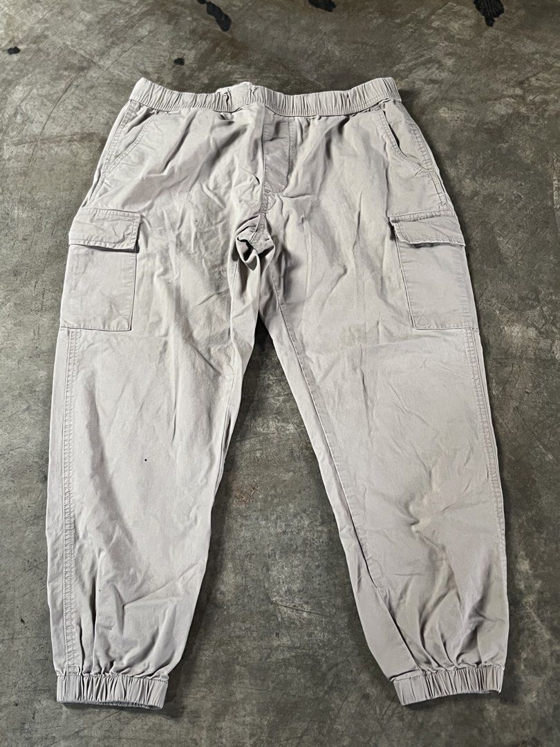 Baleno Cargo Pants - Asian Size L (Category: Jeans) located in Manila. Submitted by andreiming84756 (Listing ID 1438174672, Image 1). Description: - Baleno Cargo Pants - Light color - Asian Size L - Elastic cuffs - Elastic waistband - Two cargo pockets - Durable fabric - Comfortable and practical for casual wear.